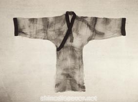 A gauze robe (weighing 49 grams) from 2,100 years ago, unearthed from Mawangdui Han tomb.